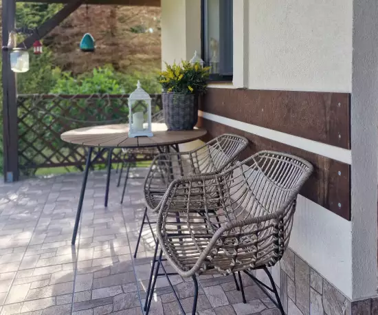 Ogrodzony domek murowany w Sasinie